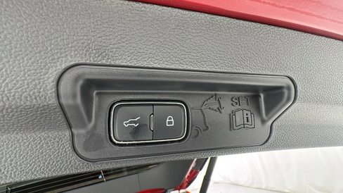 Used 2025 Ford Explorer ST image 17
