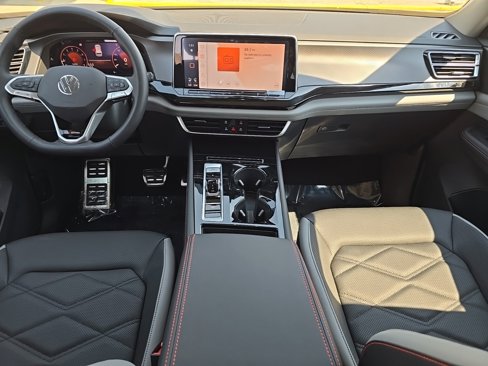 New 2025 Volkswagen Atlas Peak Edition SE image 12