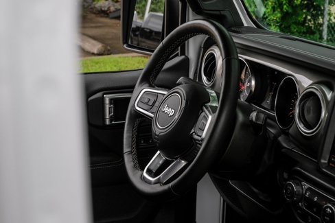 Used 2022 Jeep Wrangler Unlimited Sahara w/ Cold Weather Group image 25