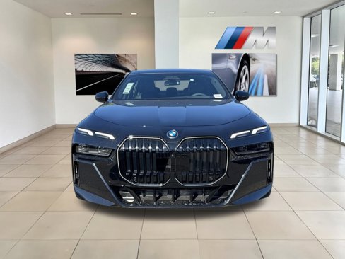 New 2026 BMW 750e xDrive image 2