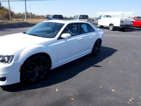 Used 2022 Chrysler 300 Touring L w/ Popular Equipment Group image 7