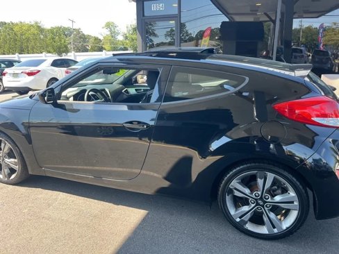 Used 2017 Hyundai Veloster Value Edition image 6