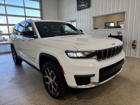 Used 2024 Jeep Grand Cherokee L Limited w/ Luxury Tech Group II image 13