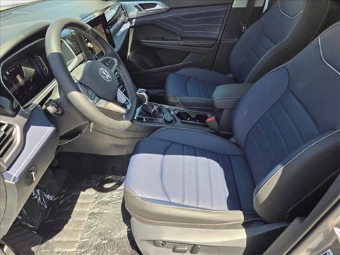 New 2025 Volkswagen Taos SEL image 4