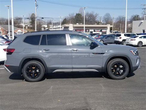 New 2025 Volkswagen Atlas Peak Edition SE image 2