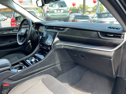 Used 2023 Jeep Grand Cherokee Laredo image 15