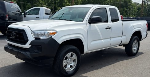 Used 2022 Toyota Tacoma SR image 2