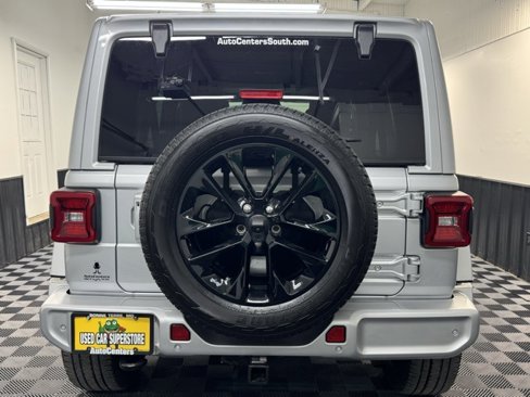 Used 2022 Jeep Wrangler Unlimited Sahara image 6