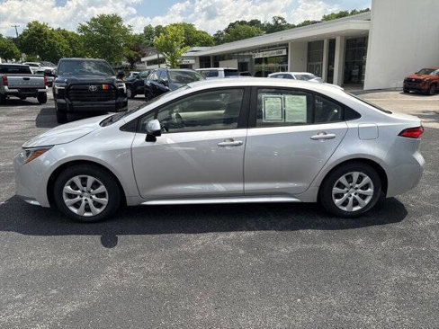 Used 2022 Toyota Corolla LE image 6