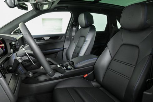 New 2025 Porsche Cayenne GTS image 5