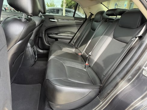 Used 2019 Chrysler 300 Limited image 10
