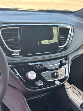 New 2026 Chrysler Pacifica Limited image 12