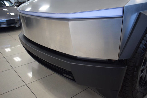 Used 2024 Tesla Cybertruck AWD Crew Cab image 4