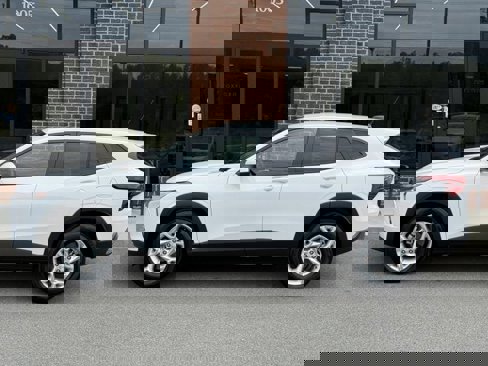 Used 2025 Chevrolet Trax LS w/ LS Convenience Package image 3