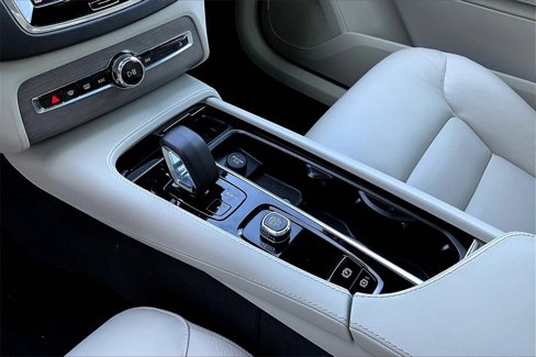 Certified 2024 Volvo XC90 B6 Plus w/ Protection Package Premier image 17