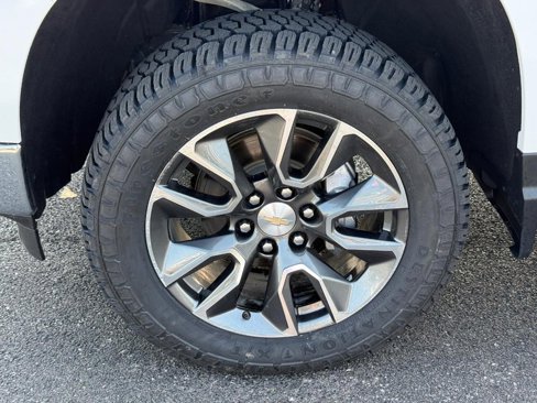 Certified 2024 Chevrolet Silverado 1500 LT w/ Z71 Off-Road Package image 8