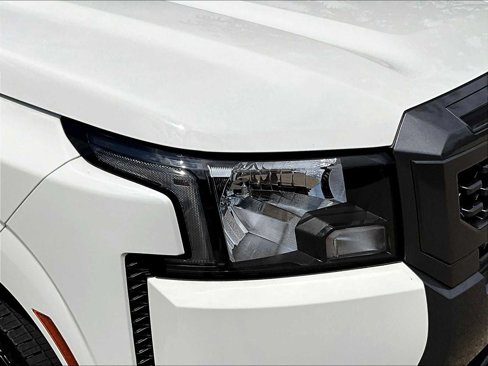 Certified 2025 Nissan Frontier SV image 32