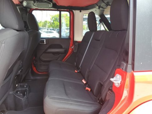 Used 2018 Jeep Wrangler Unlimited Sahara image 15