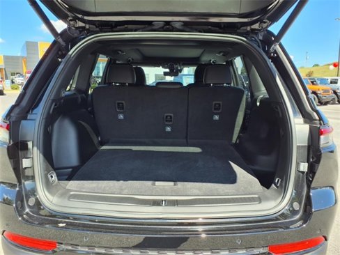 New 2025 Jeep Grand Cherokee Limited w/ Luxury Tech Group II image 13
