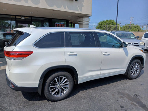 Used 2018 Toyota Highlander XLE image 3
