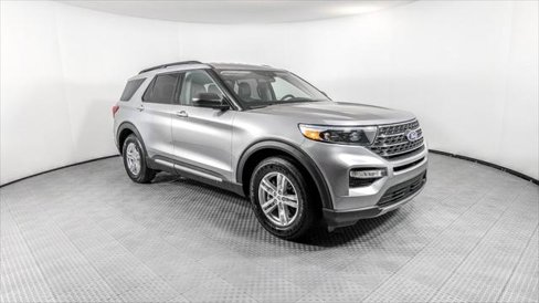 Used 2024 Ford Explorer XLT w/ Equipment Group 202A image 11