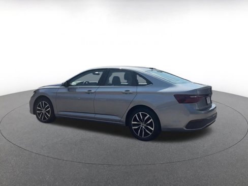 Used 2025 Volkswagen Jetta SE image 10