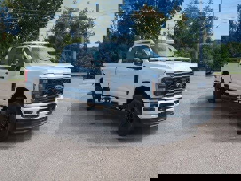 New 2026 Ford F350 XL image 2