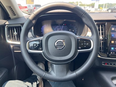 Certified 2025 Volvo V90 B6 Cross Country Plus image 17