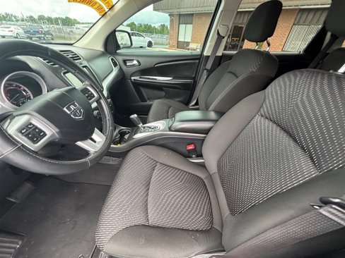 Used 2019 Dodge Journey SE image 9