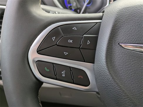 Used 2024 Chrysler Pacifica Touring-L image 24