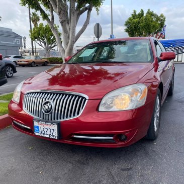 Used 2011 Buick Lucerne CXL image 1