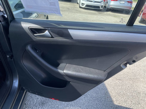 Used 2018 Volkswagen Jetta SE image 16