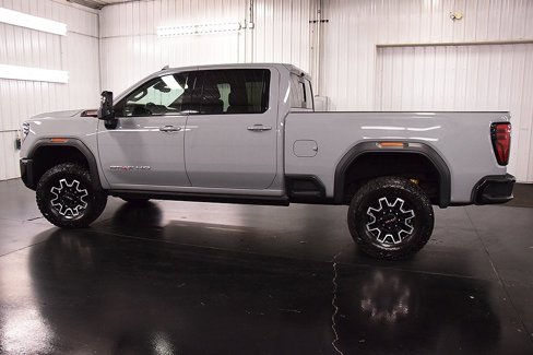 Used 2024 GMC Sierra 2500 AT4X image 4