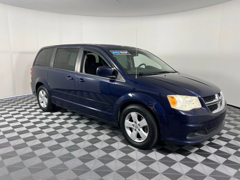 Used 2013 Dodge Grand Caravan SE image 2