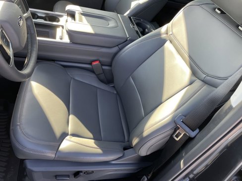 New 2025 Ford Expedition Active image 9