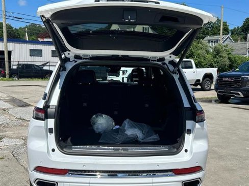 New 2025 Jeep Grand Cherokee Overland w/ Luxury Tech Group IV image 4