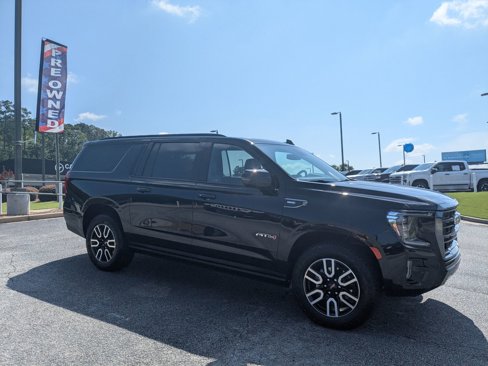 Used 2023 GMC Yukon XL AT4 image 3