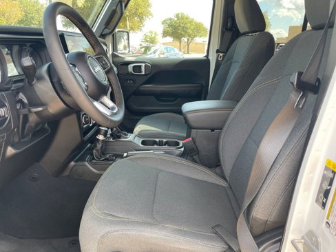 Used 2025 Jeep Wrangler Sahara image 27