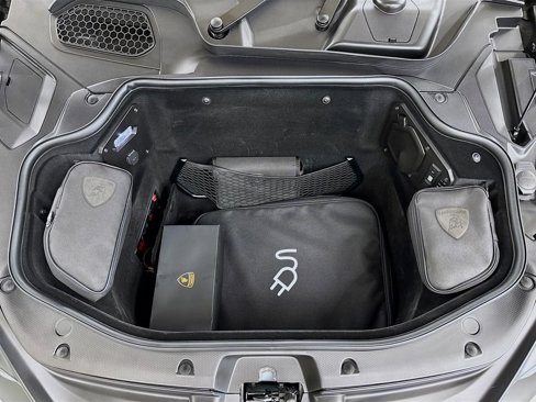 Used 2024 Lamborghini Revuelto image 30