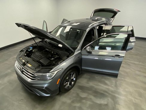 Used 2023 Volkswagen Tiguan SE image 45