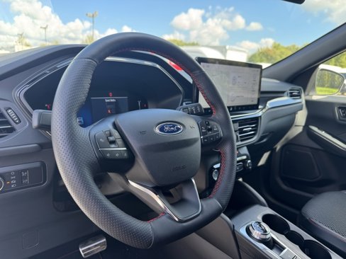 Used 2023 Ford Escape ST-Line w/ Tech Pack #1 image 9