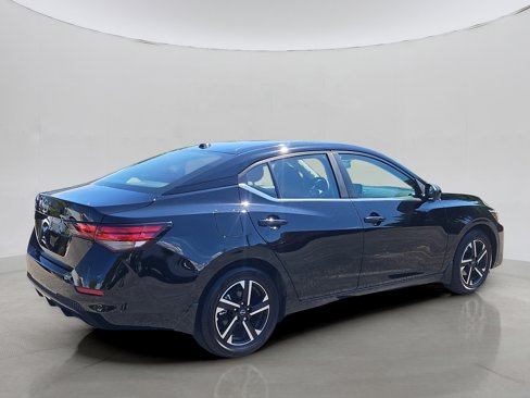 Used 2025 Nissan Sentra SV image 3