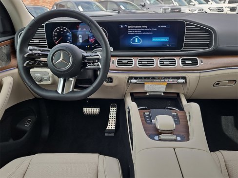 New 2026 Mercedes-Benz GLS 580 4MATIC image 18