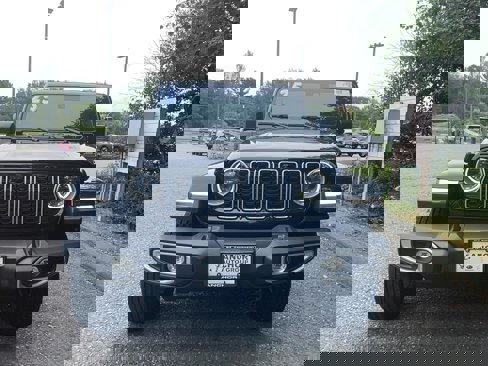 Used 2025 Jeep Wrangler Unlimited Sahara image 2