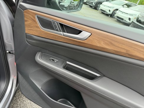 New 2025 Volkswagen Atlas SE image 29