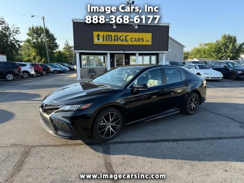 Used 2024 Toyota Camry SE image 1
