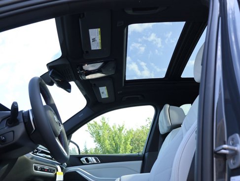 New 2026 BMW X5 M60i w/ Executive Package image 42