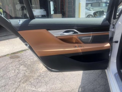 Used 2022 BMW 740i xDrive image 11
