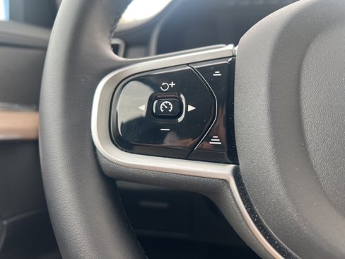 Used 2025 Volvo XC90 B5 Plus image 16