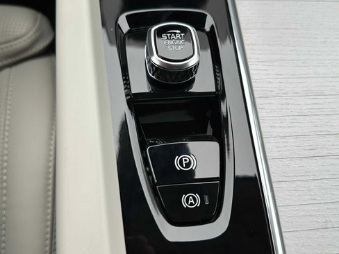 New 2026 Volvo XC60 B5 Ultra w/ Protection Package image 44